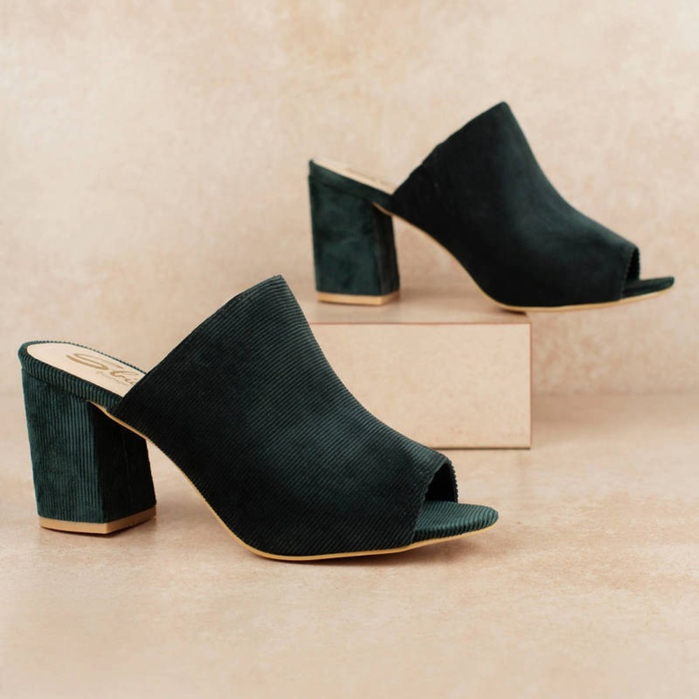 Sbicca Forest Green Corduroy heeled mules (sz 8)